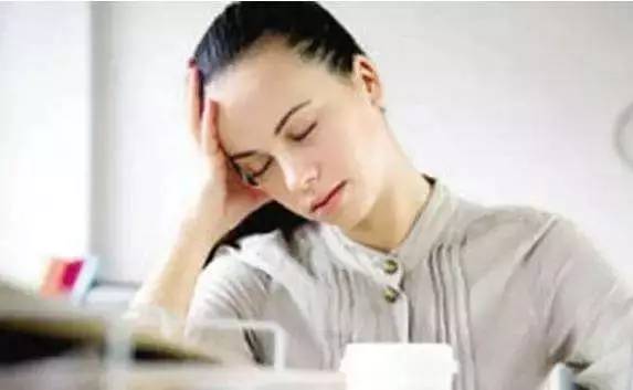 what??？“香”艷的美女成了辦公室污染源，甲醛治理非常必要！