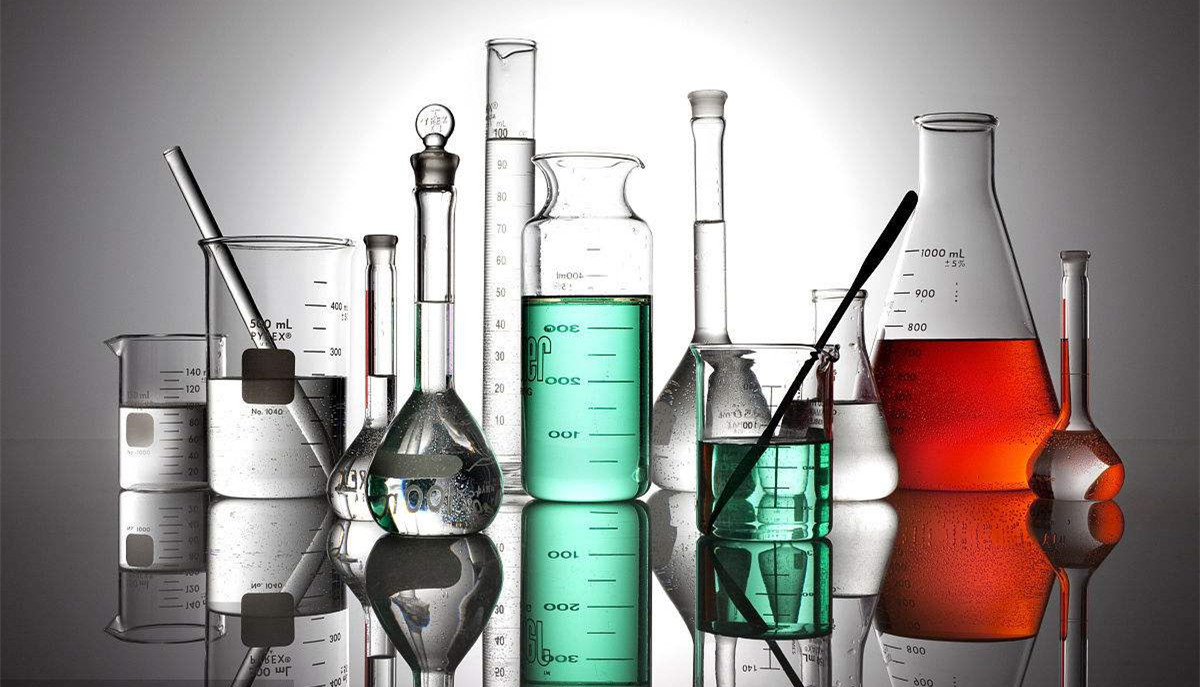 廚房水管破裂傳出刺鼻性氣味，原以為是鄰居家甲醛超標(biāo)，沒(méi)想到是“絕命毒師”