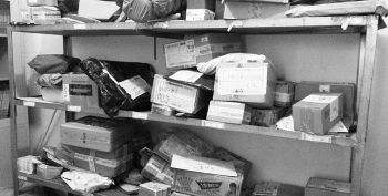 廚房水管破裂傳出刺鼻性氣味，原以為是鄰居家甲醛超標(biāo)，沒(méi)想到是“絕命毒師”