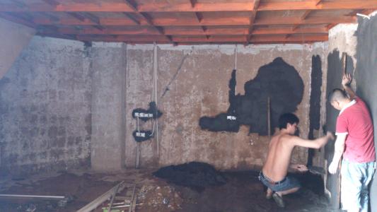 剛開業(yè)四個(gè)月的小店關(guān)門歇業(yè)，原因有兩點(diǎn)：一是甲醛超標(biāo)了5倍多，二是老板娘因此流產(chǎn)了……