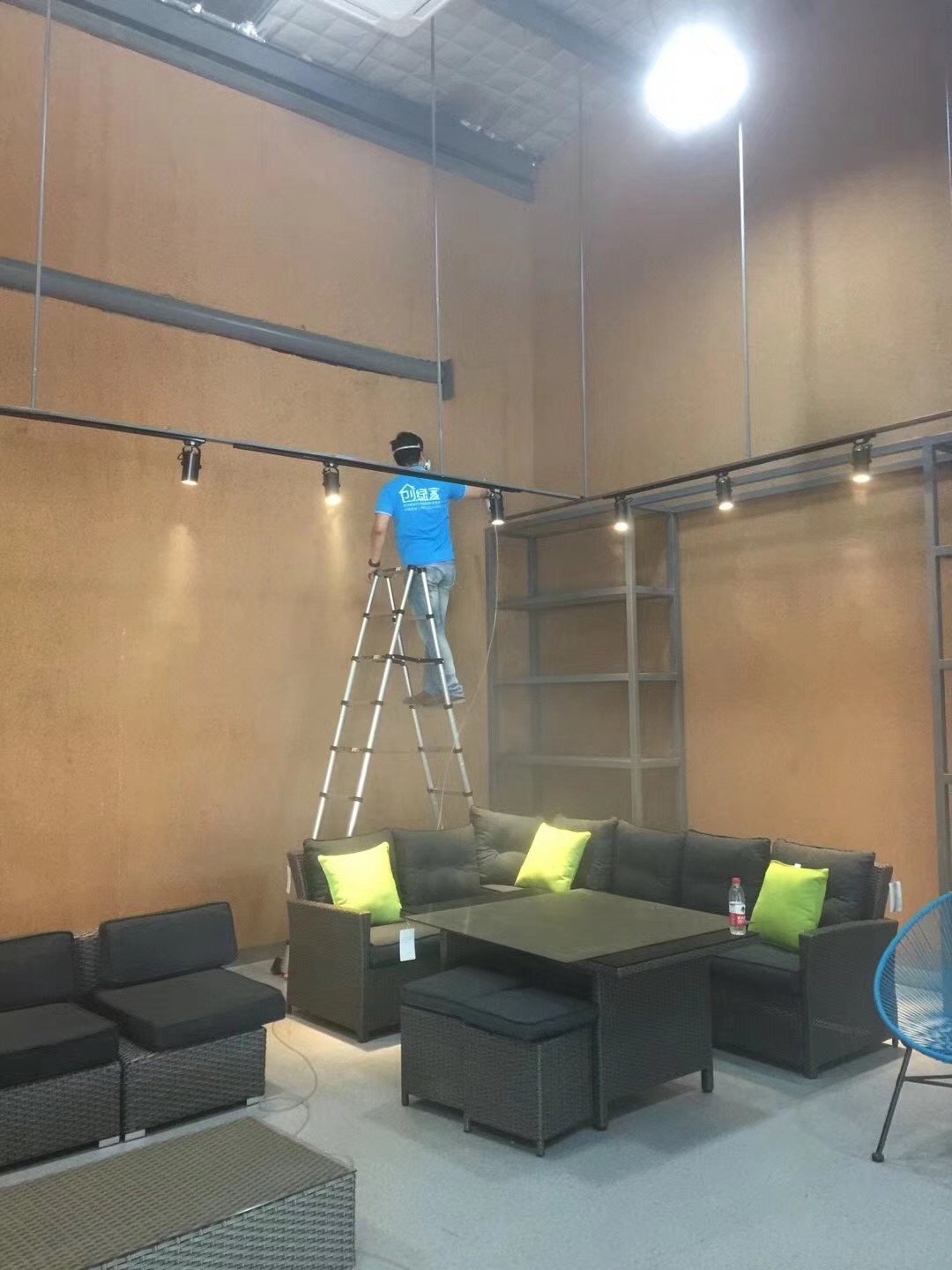 樂(lè)富設(shè)計(jì)園在一個(gè)loft創(chuàng)意產(chǎn)業(yè)園中，2760多方的一個(gè)大項(xiàng)目歷經(jīng)創(chuàng)綠家兩組工程師兩天兩夜的治理，典型loft式的裝修異味大大降低。樂(lè)富設(shè)計(jì)園的治理源于創(chuàng)綠家曾經(jīng)為泰普森旗下一家子公司甲醛治理，治理完畢效果非常好，所以泰普森集團(tuán)二次選擇我們治理。創(chuàng)綠家，值得您信任！