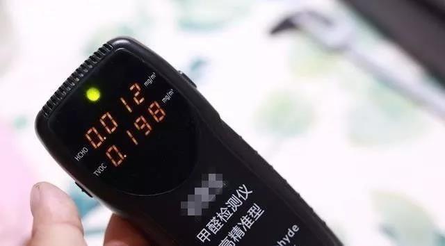 我買了一個(gè)甲醛檢測(cè)儀，吹口氣后發(fā)現(xiàn)原來我才是“地表最強(qiáng)”污染源！