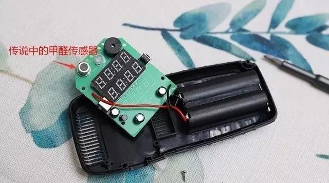 我買了一個(gè)甲醛檢測(cè)儀，吹口氣后發(fā)現(xiàn)原來我才是“地表最強(qiáng)”污染源！