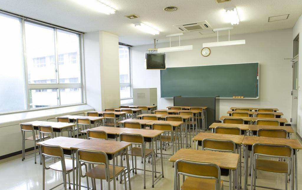 校舍裝修完買(mǎi)了400盆綠蘿凈化空氣，還有孩子開(kāi)學(xué)***天就熏暈了！