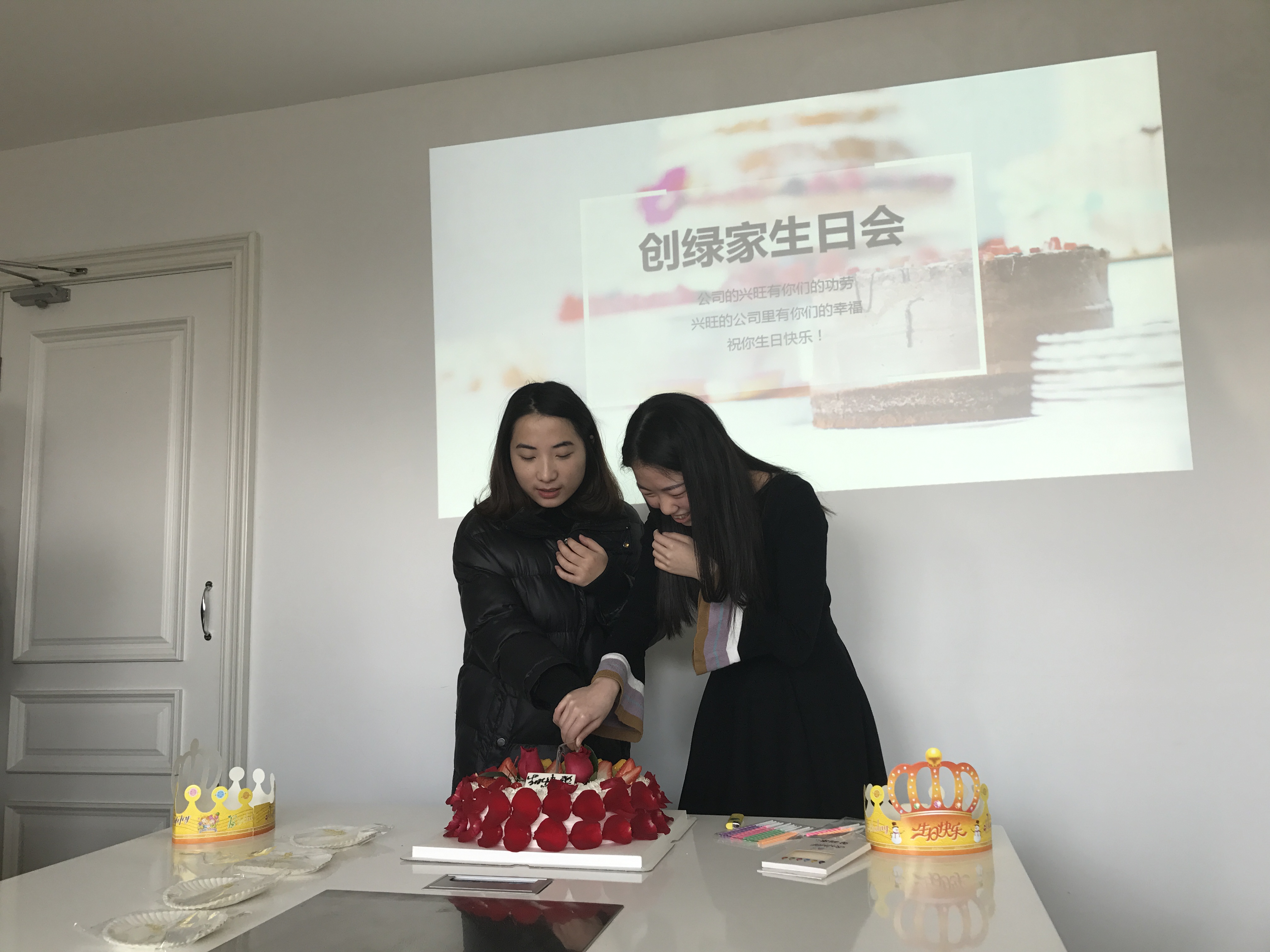 【1月生日會(huì)】本月壽星只有美少女，拍圖拍到小編手機(jī)內(nèi)存不夠啦！