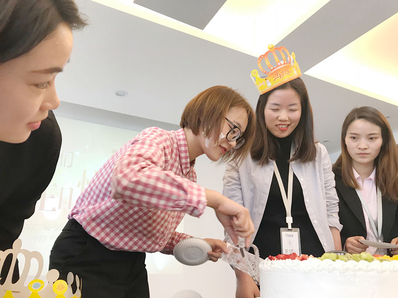 【4月生日會(huì)】業(yè)務(wù)很硬核，而我們只是甜美小公舉