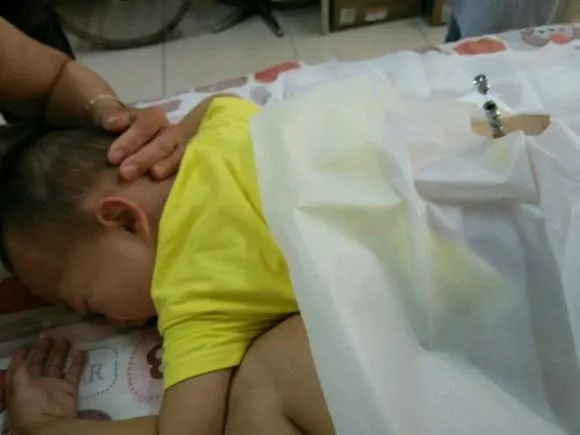 4歲男孩和媽媽辦“婚禮”，真相令人淚崩！