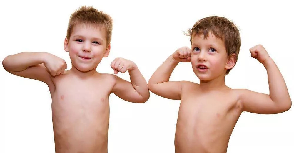 4歲男孩和媽媽辦“婚禮”，真相令人淚崩！