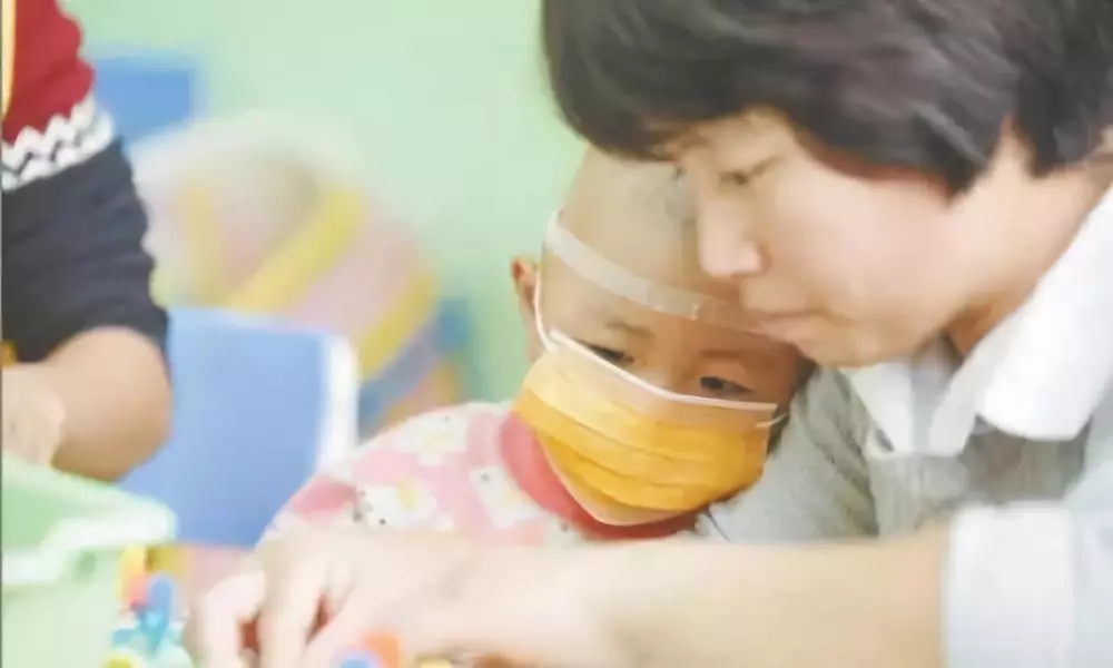 4歲男孩和媽媽辦“婚禮”，真相令人淚崩！