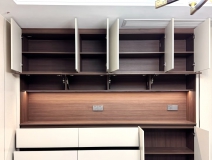 柜門全開猛吹風(fēng)？小心家具變形、墻面開裂！