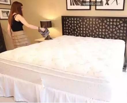 南京美女睡了10年的床墊，掀開(kāi)后把全家人都嚇傻了……